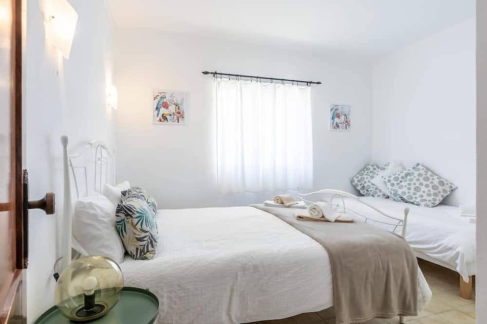 Vitamin Sea- Contemporary Beach Villa with heated pool in Altura, Faro Distrikt