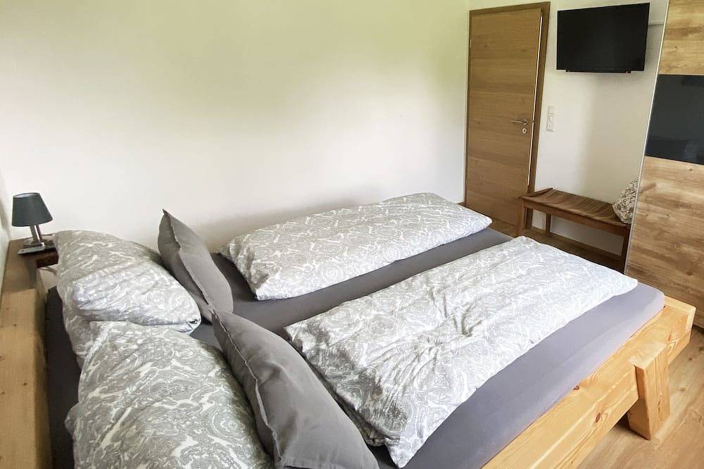 Ganze Wohnung, Ferienwohnung an der Jodquelle, 38 qm Obergeschoss, 1 separates Schlafzimmer in Kurf, Bad Endorf