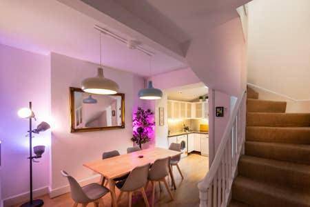 Three-Bedroom Villa in Bristol, South West England