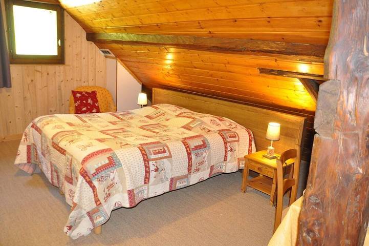 Gîte pour 2 personnes, avec terrasse et jardin à Queige