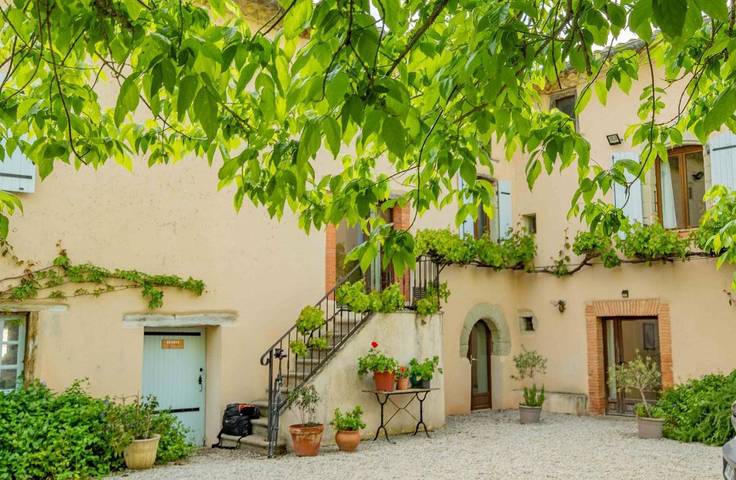 Location de vacances pour 2 personnes, avec jardin et piscine ainsi que vue et terrasse, animaux acceptés à Puycalvel - 4