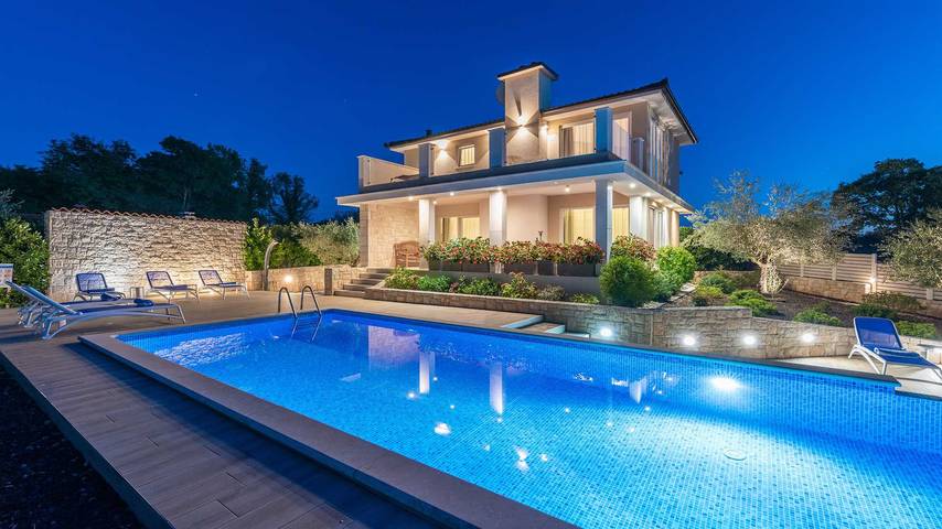 Ferienhaus für 10 Personen, mit Balkon und Pool sowie Sauna