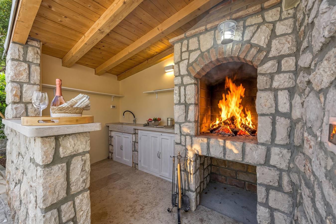 Island Villa Alba with Terrace & Grill in Mali Lošinj, Lošinj (Kvarnerski zaljev)