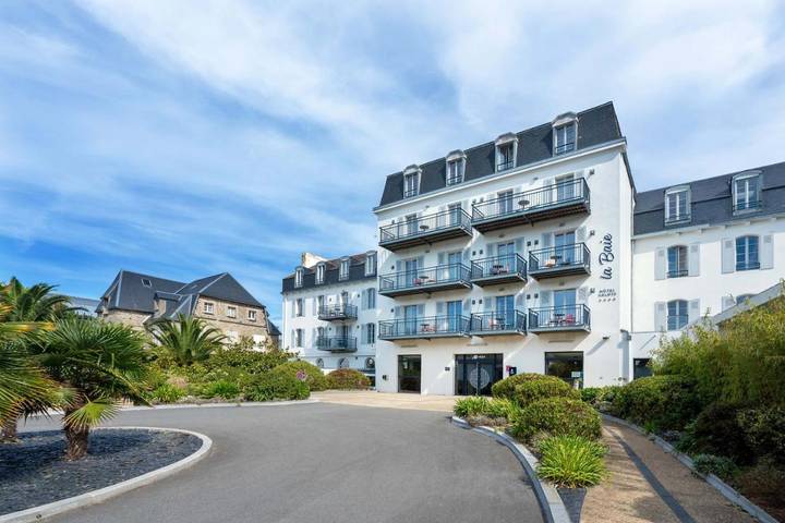 Vakantiepark voor 4 personen, with tuin and whirlpool as well as zwembad and sauna in Bretagne