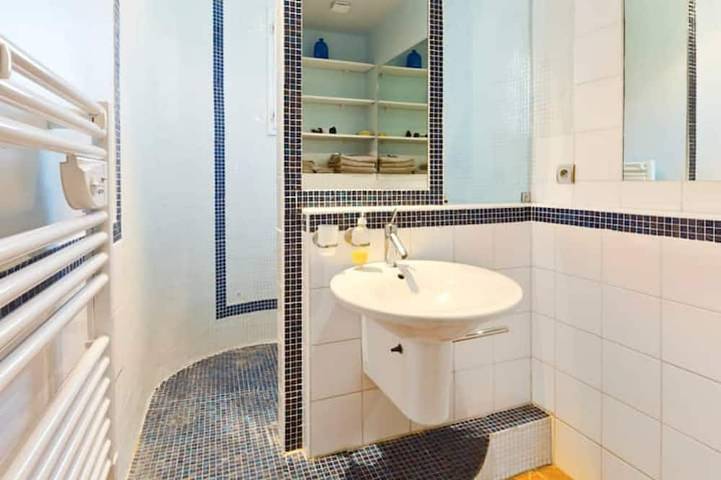 L'Oustau de Famiho Air-conditioned gite with pool in renovated farmhouse 10 km from Avignon in Châteauneuf-de-Gadagne, Vaucluse