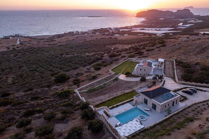 Location de vacances pour 8 personnes, avec jardin et sauna ainsi que jacuzzi et balcon dans Falasarna