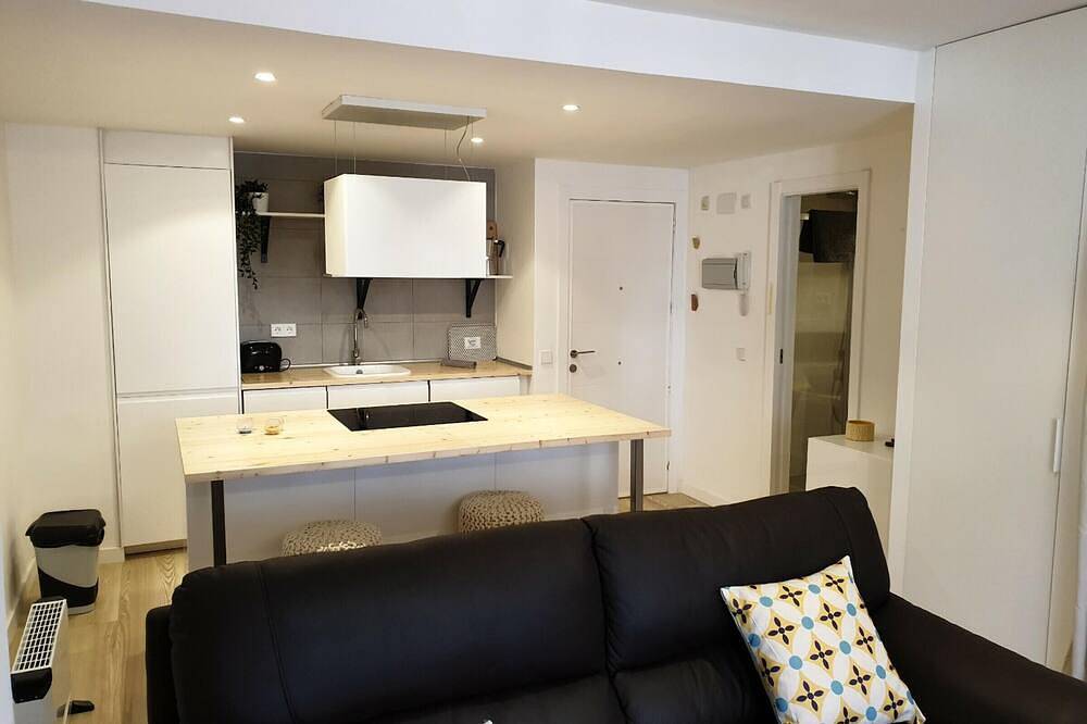 Entire apartment, Cozy Loft with Pool in Villanúa – Perfect for 4 Guests in Villanúa, Spanish Pyrenees