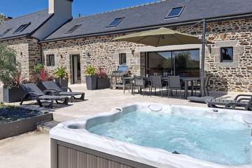 Gîte pour 8 personnes, avec jardin à Tréméloir