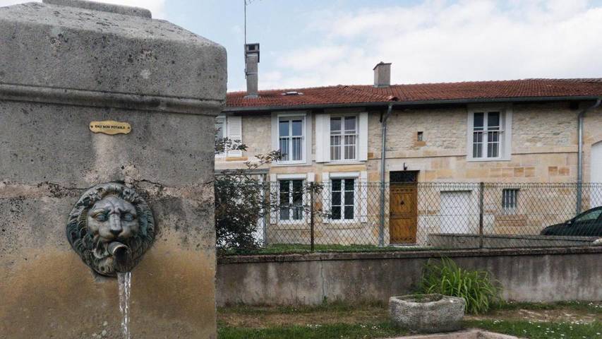 Location de vacances pour 8 personnes, avec Terrasse ainsi que Jardin et Vue à Rarécourt