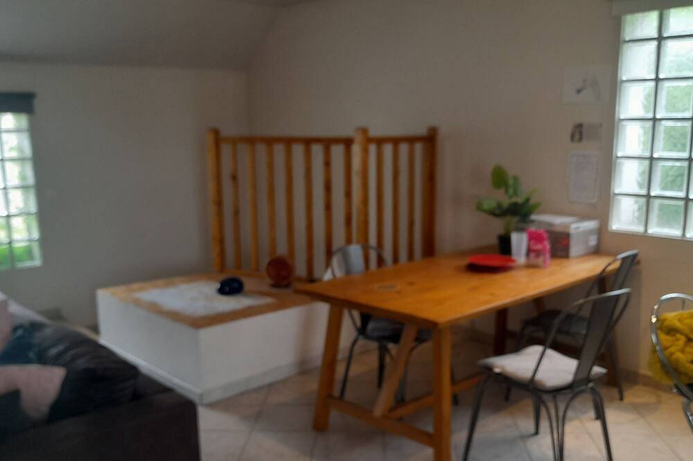 Chambre dans maison spacieuse in Auxerre, Région d'Auxerre