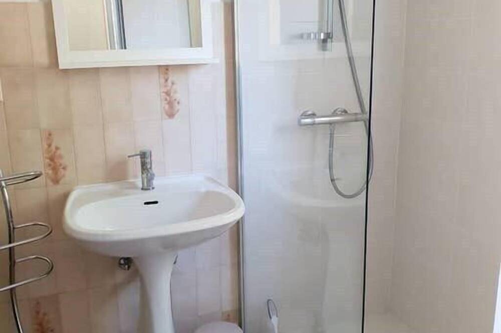 Apartamento entero, (A) Studio T1 spacious, quiet, sun, parking in Gréoux-les-Bains, Parc naturel régional du Verdon