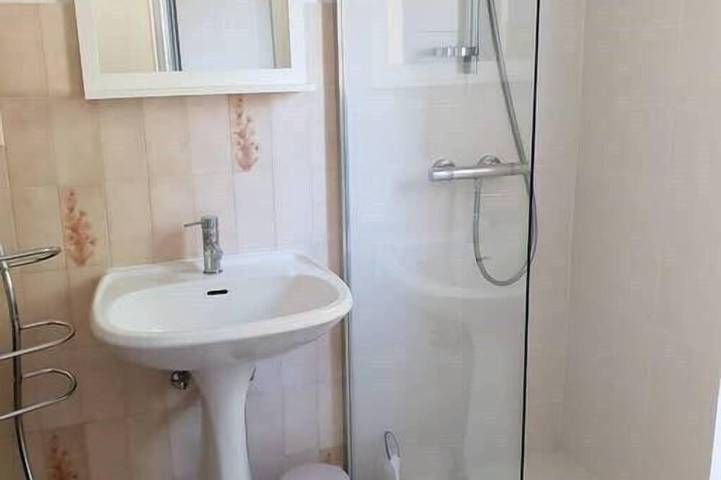 Appartement entier, Azalée Lou Cigaloun Ana Location in Gréoux-les-Bains, Alpes-de-Haute-Provence