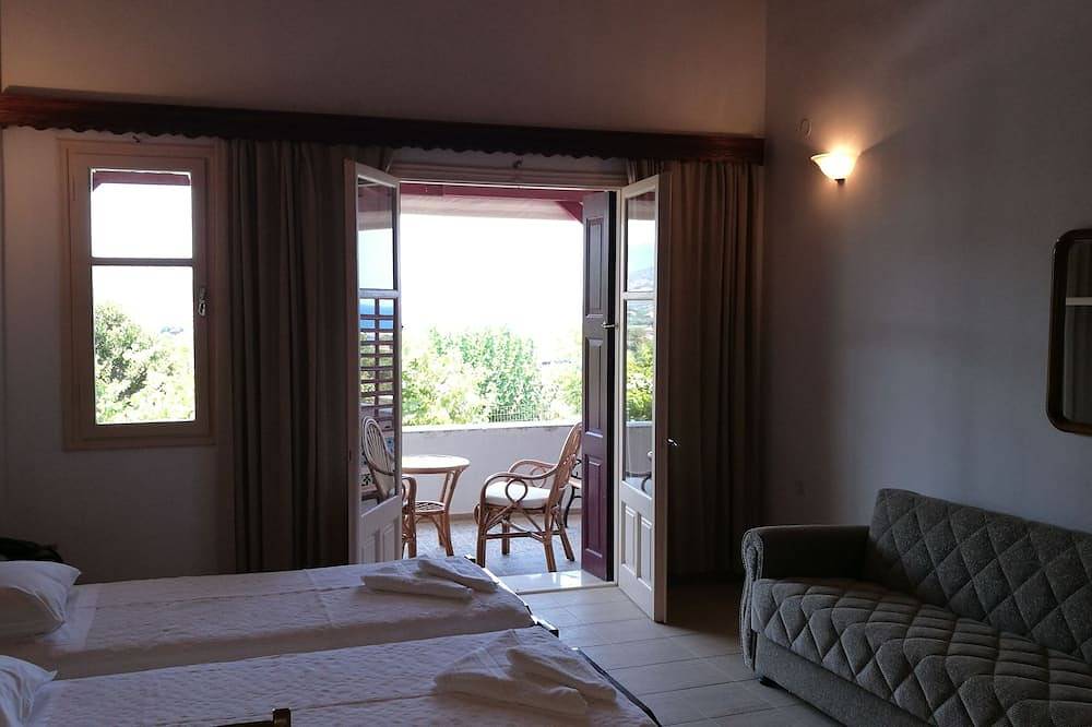 Geheel appartement, Troyan Hill Studios met panoramisch uitzicht en groot balkon in Petra (Griekenland), Lesbos