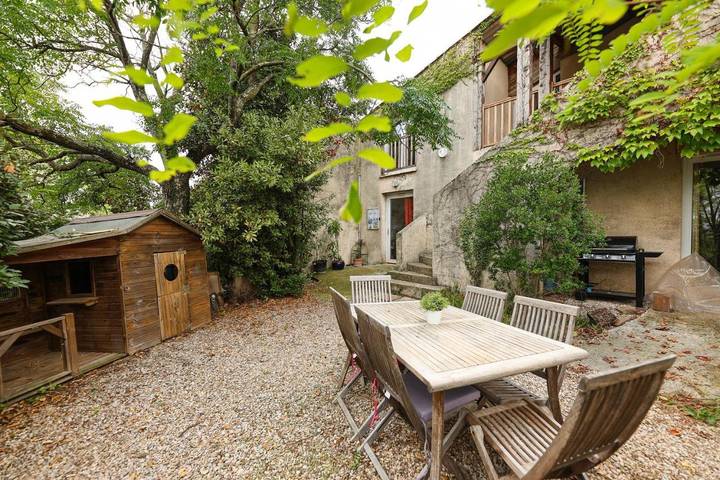 Location de vacances pour 2 personnes, avec vue ainsi que piscine et jardin, adapté aux familles à Notre-Dame-de-Londres - 3
