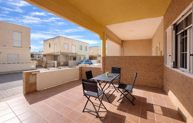Gemütliche 150 m² große Wohnung mit Terrasse, WLAN und Grill in der Nähe des Restaurants Llobarro in Platja del Perelló (Sueca), Sueca