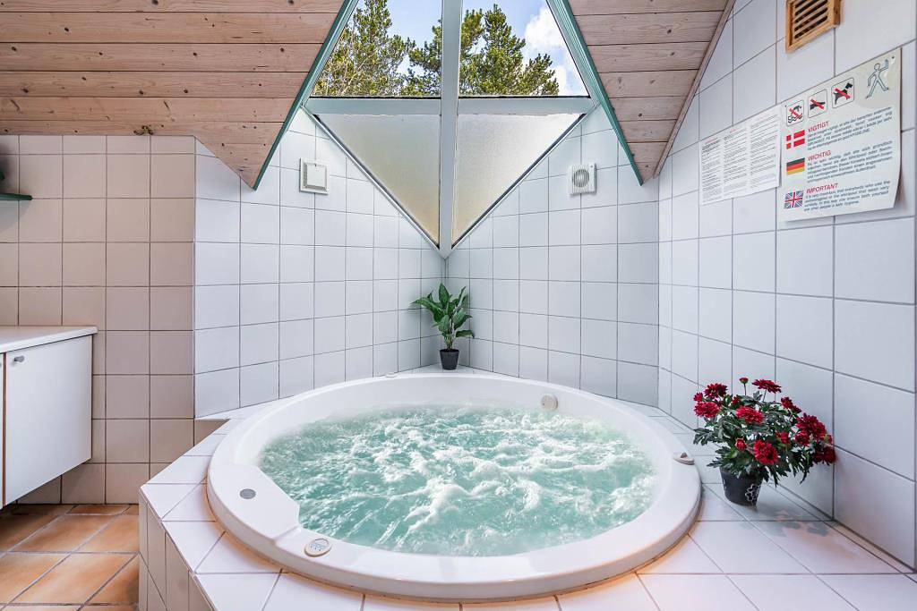 Schönes Steinhaus mit Reetdach und geschlossene Terrasse in Nørre Nebel, Varde