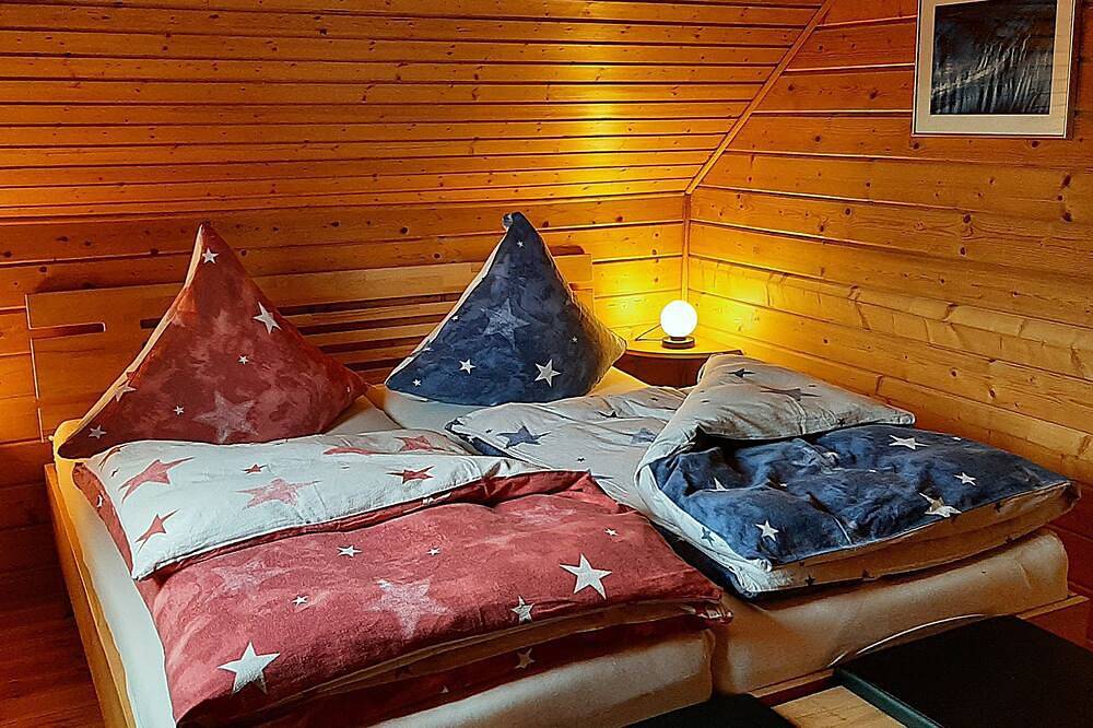 Ganze Wohnung, Gemütliches Holzhaus am Rand des Feriendorfs - Holzferienhäuser im in Hasselfelde, Harzvorland