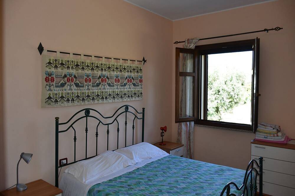 Ganze Wohnung, Ferienwohnung in villa mit Garten bis 5 Minuten vom Sandstrand in Lotzorai, Ogliastra Provinz