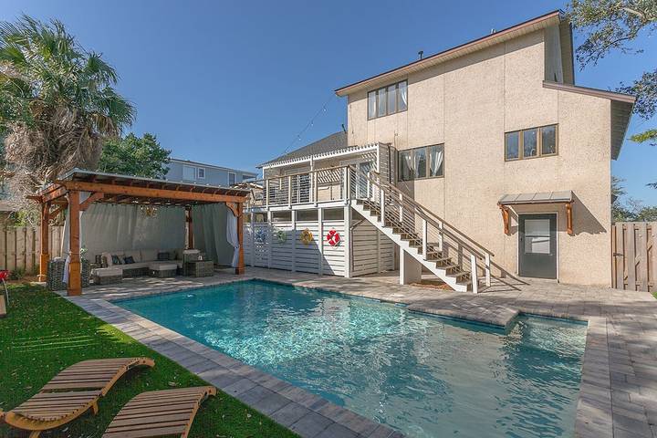 Vacation house for 12 people, with terrace, with pets in Georgia