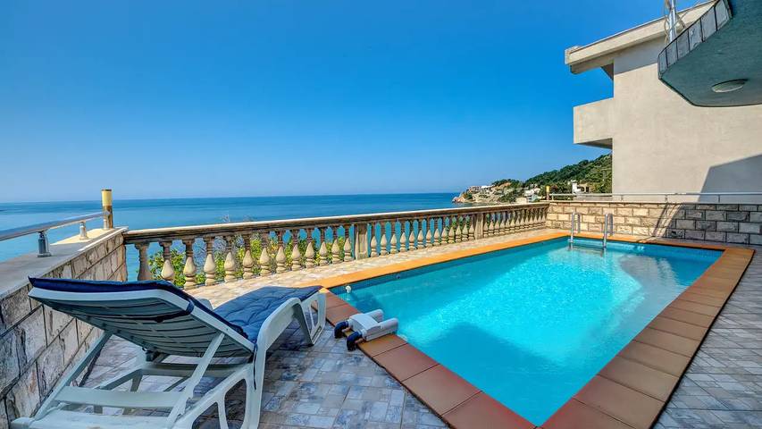 Ferienhaus für 8 Personen, mit Balkon und Garten sowie Pool in Montenegro - 3
