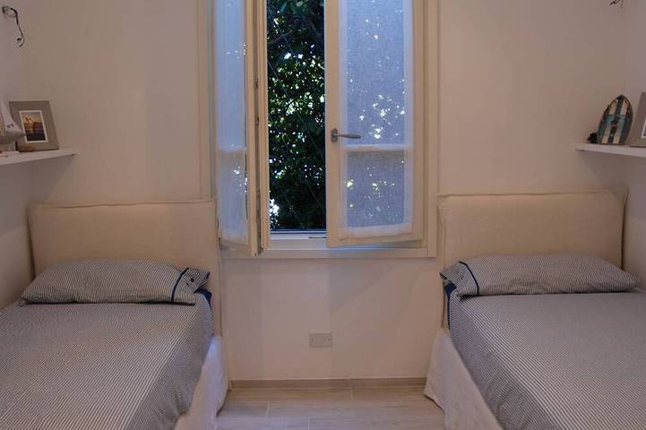 Gîte pour 6 personnes, avec jardin ainsi que terrasse et piscine, animaux acceptés dans Plage de la Salis - 3