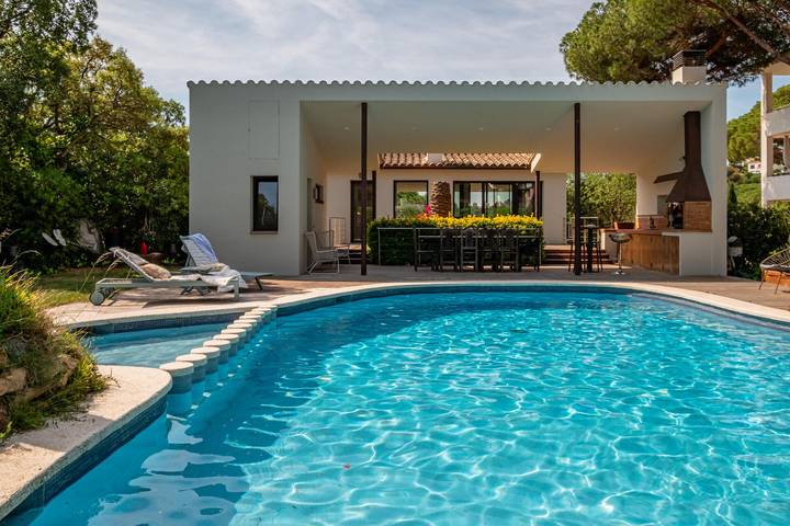 Ferienhaus für 8 Personen, mit Meerblick und Garten sowie Terrasse, mit Haustier