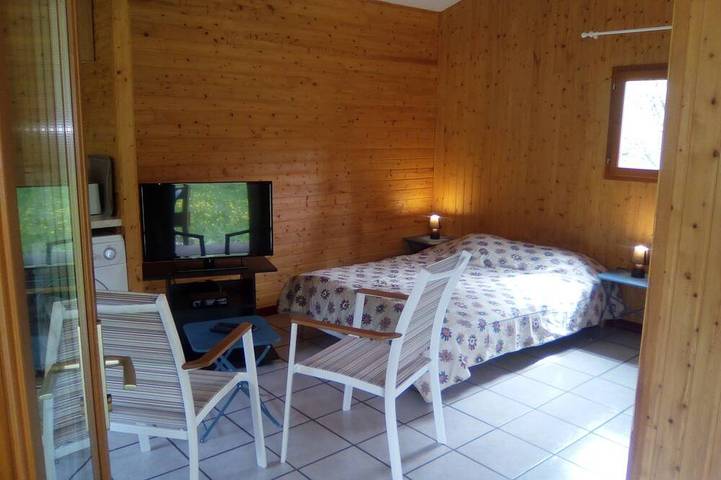 Gîte pour 3 personnes, avec terrasse ainsi que piscine et jardin à Marquay - 3