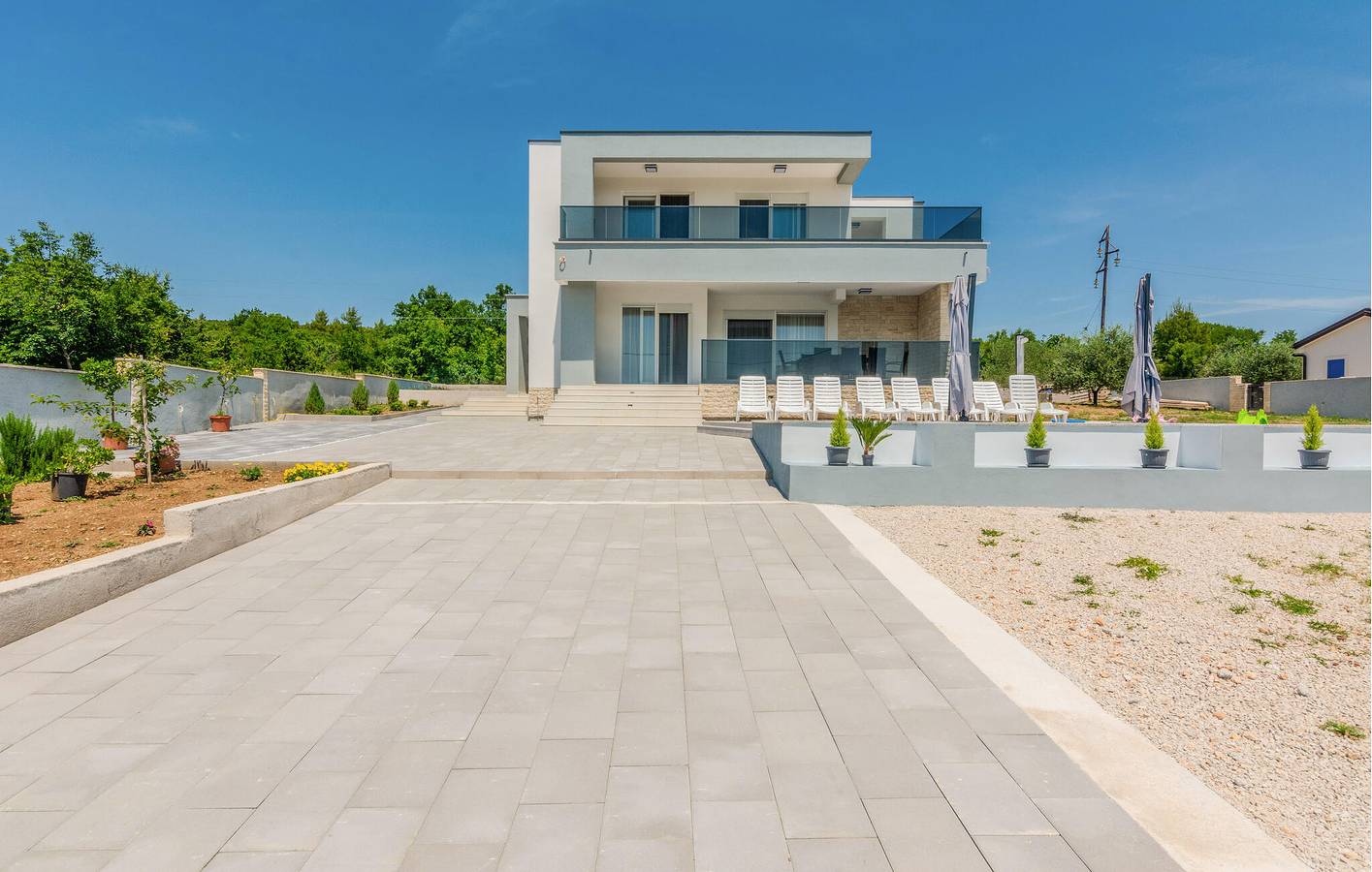 Charmante 2-Zimmer-Wohnung mit Pool und Terrasse, 1,5 km von Posedarje entfernt in Novigradsko More, Zadar