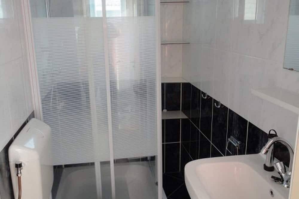 Chalet with garden, views, wifi, Leeuwarden Franeker Harlingen in Menameradiel, Niederländische Nordsee