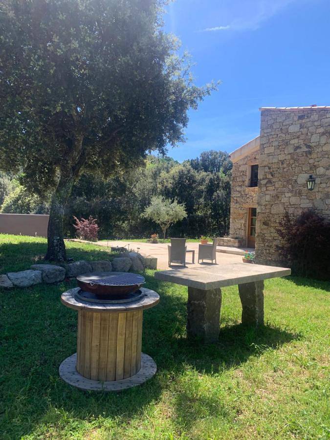 Location de vacances pour 6 personnes, avec Terrasse et Jardin ainsi que Piscine et Vue à Tavera