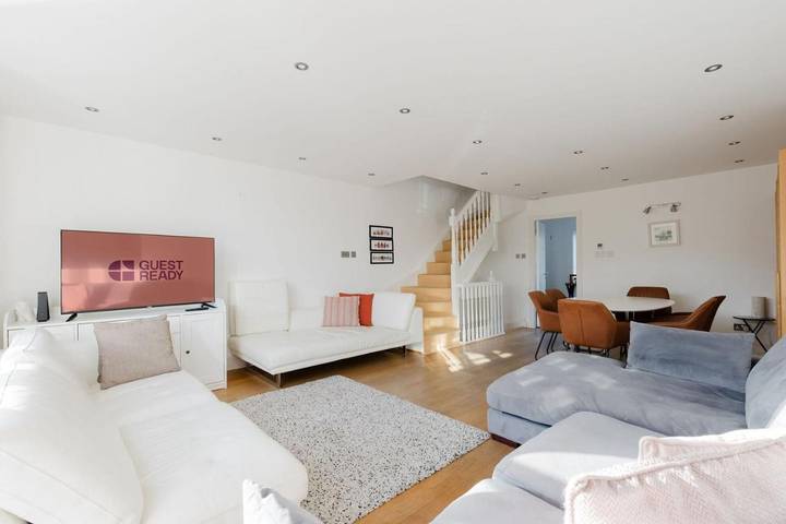 Casa de huéspuedes para 5 personas, con balcón además de jardín y vistas en Londres