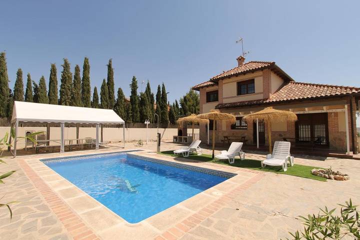 Chalet para 18 personas, con Balcón y Jacuzzi además de Terraza y Jardín en Provincia de Toledo - 2