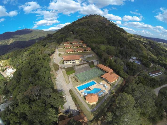 Pousadas para 6 pessoas, com piscina e sauna e ainda piscina infantil and jardim, adaptado a crianças em Atibaia