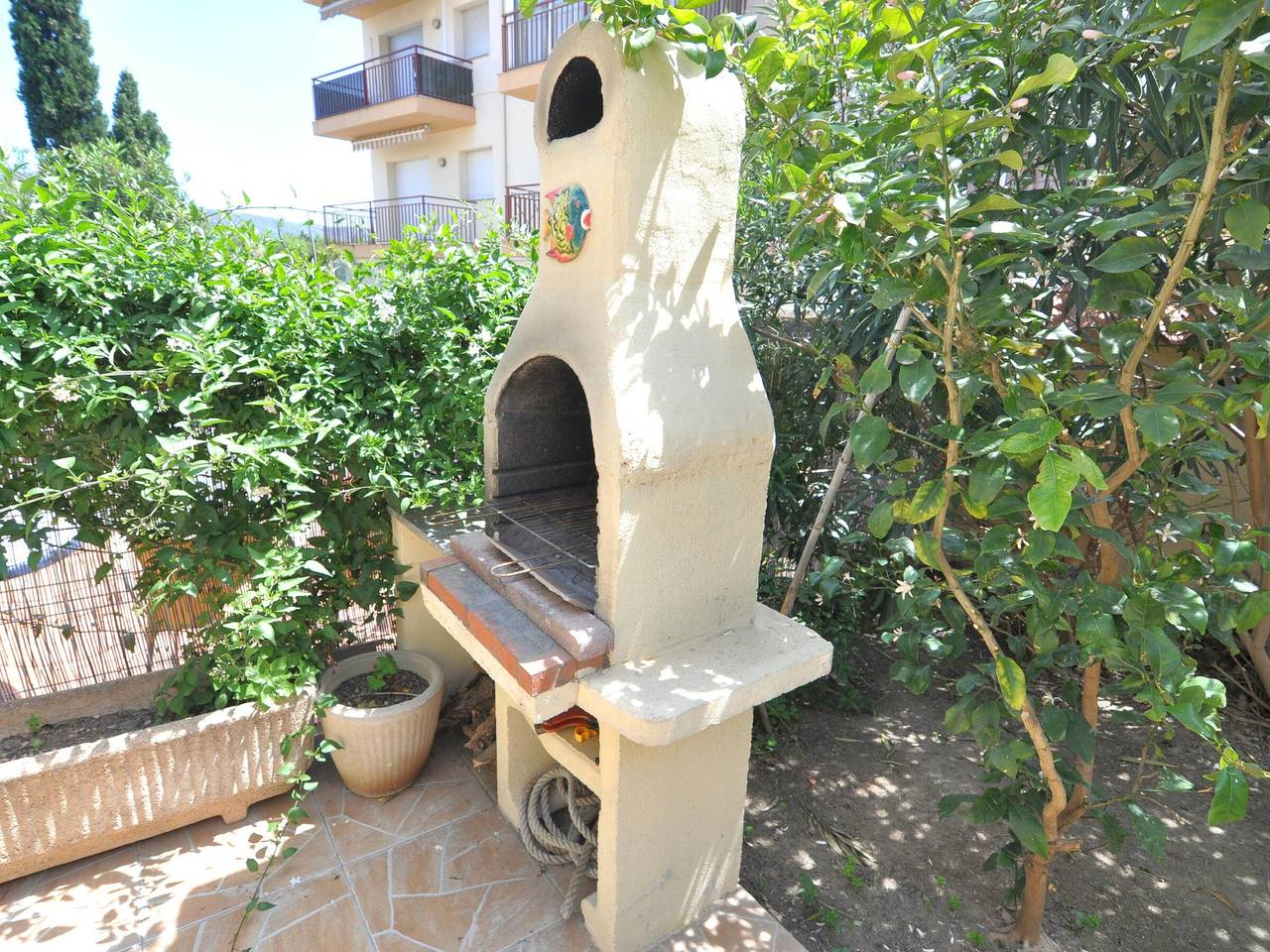 Charmantes Ferienhaus in Roses, 1000m vom Strand, ideal für 5 Personen, mit Garten & Terrasse in Santa Margarida, Roses