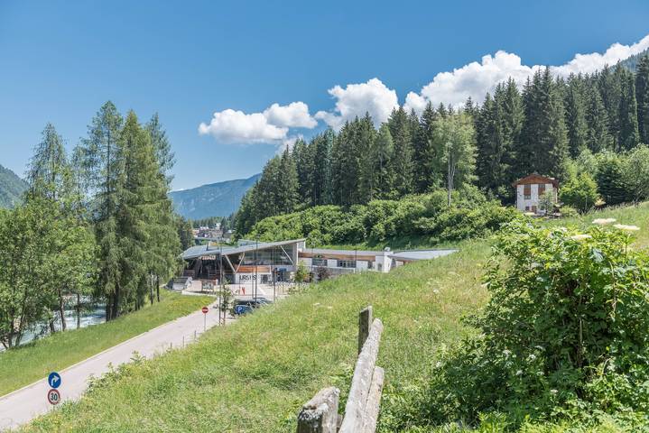 Appartamento intero, Appartamento per vacanze "Maso Noce Est" vista montagna e vicino agli impianti di risalita in Mezzana, Alpi dell'Adamello e della Presanella