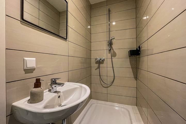 Apartamento entero, Cama de Matrimonio o Dos Camas-Vista a la Ciudad-Baño compartido in Hannover Mitte, Hannover