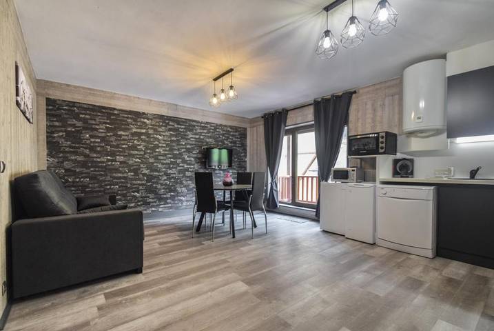Gîte pour 4 personnes, avec vue et terrasse dans Incles - 2