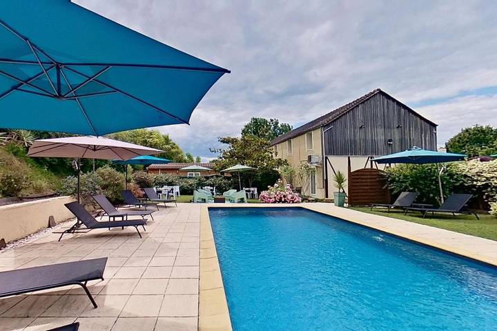 Appartement de vacances pour 2 personnes, avec piscine ainsi que vue et jardin