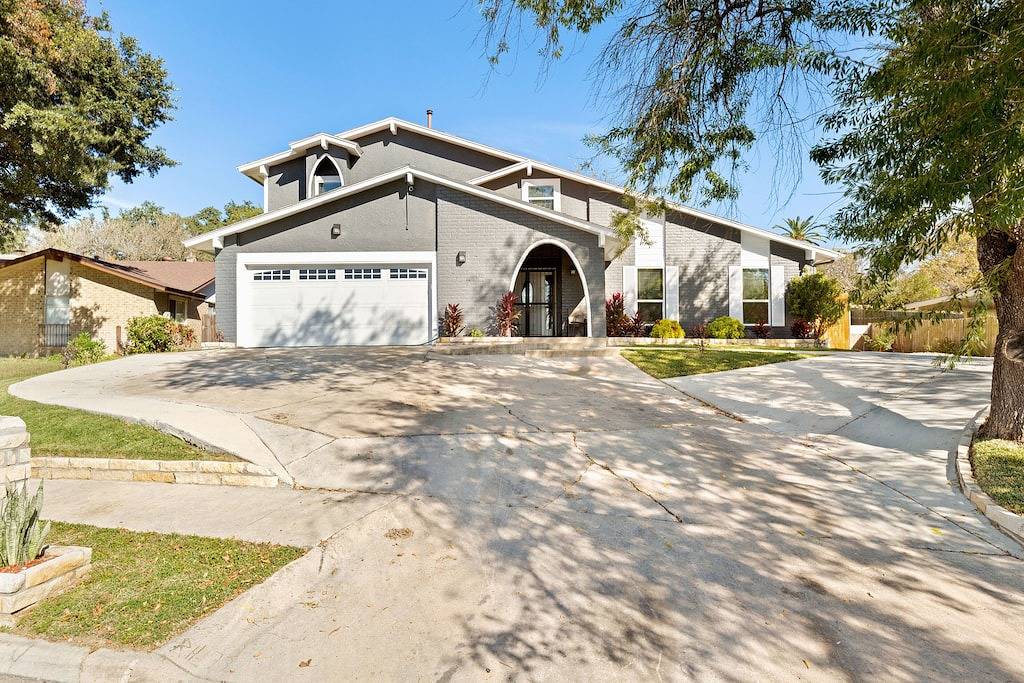 Cyc Mega House with Bbq Gazebo in San Antonio, Bexar County