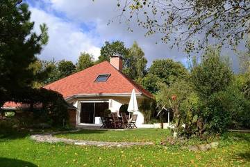 Gîte pour 8 personnes, avec jardin dans Thèze