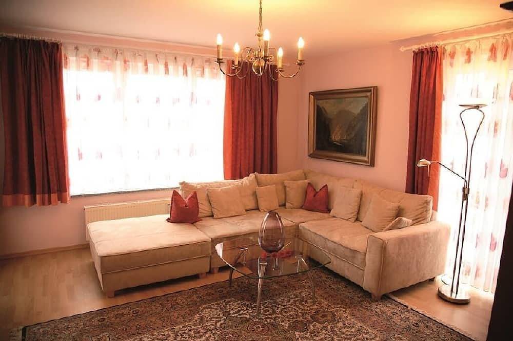 Ganze Wohnung, Wohnlich eingerichtetes Appartement mit Küchenzeile in Neualbenreuth, Ostbayern