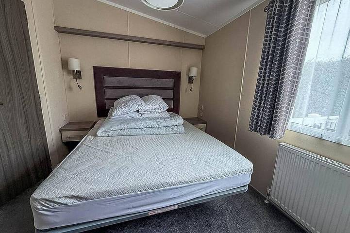 Stunning caravan at West Mersea Park with decking in Mersea Island, Colchester