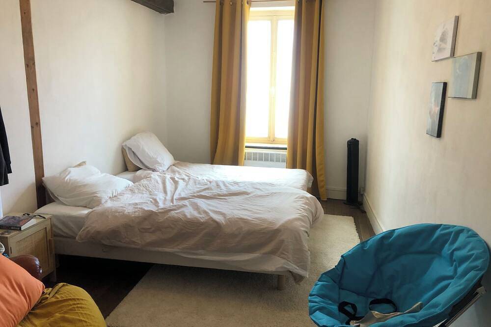 Maison chaleureuse, wifi gratuit, jardin privé fleuri à 20 min. de Vézelay. in Châtel-Censoir, Arrondissement d'Avallon