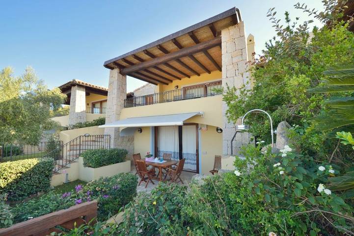 Ferienhaus für 10 Personen, mit Balkon und Terrasse sowie Garten und Ausblick in Lu Miriacheddu