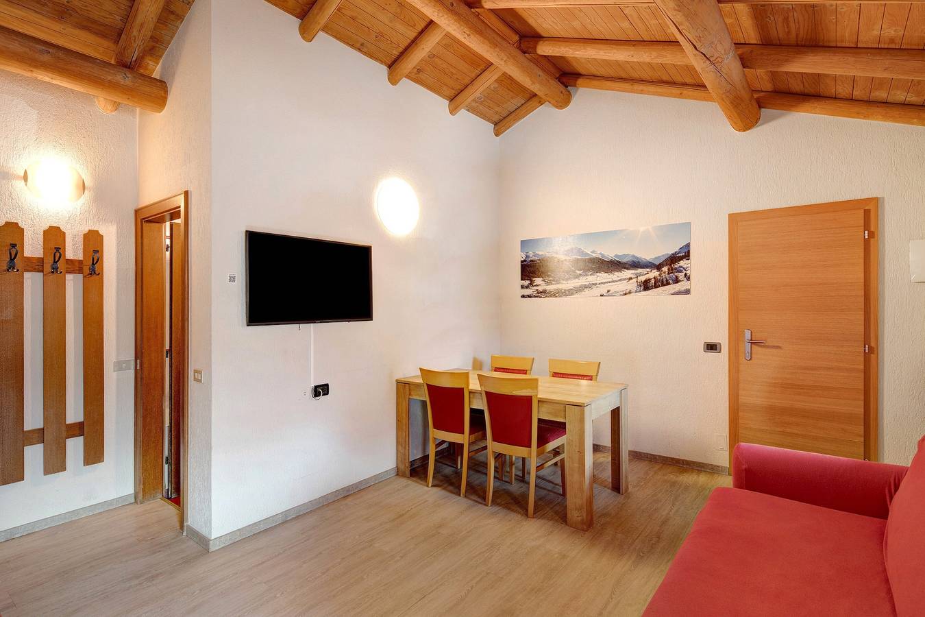 Entire apartment, Holiday Apartment "Casa Marcos n 29" with Mountain View, Balcony & Wi-Fi in Livigno (Town), Livigno