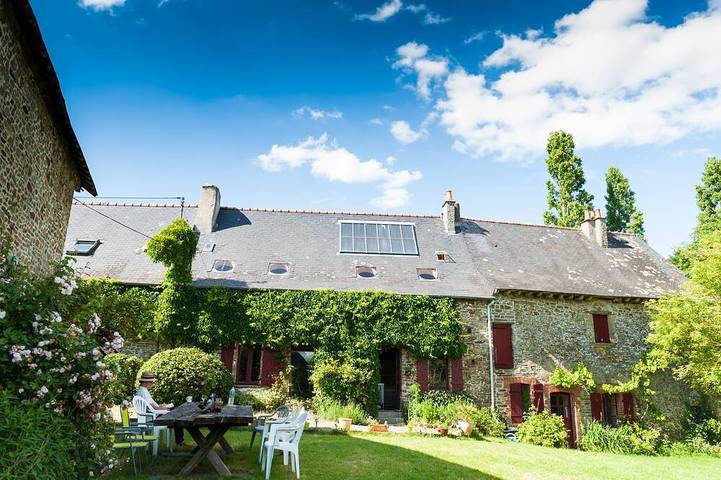 Gîte pour 20 personnes, avec jardin à Eancé