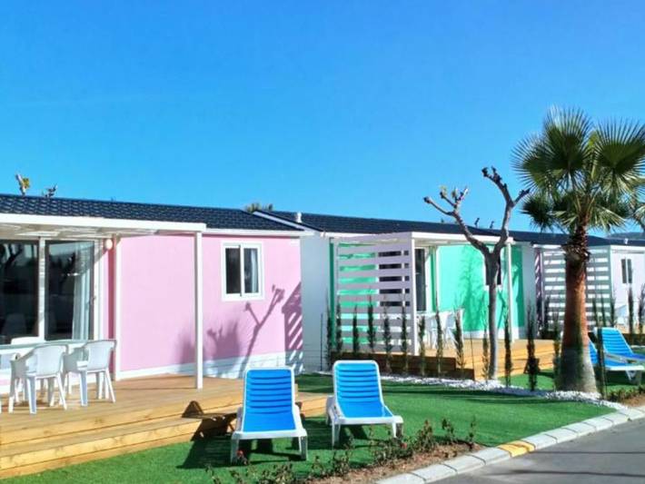 Wohnwagen für 4 Personen, mit Terrasse und Pool sowie Sauna in Benidorm