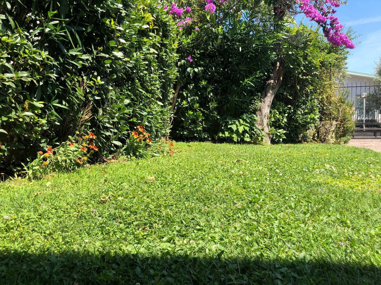 Apartamento entero, Heliopolis' Wohnung mit Dachterrasse in Manerba del Garda, Montañas Garda