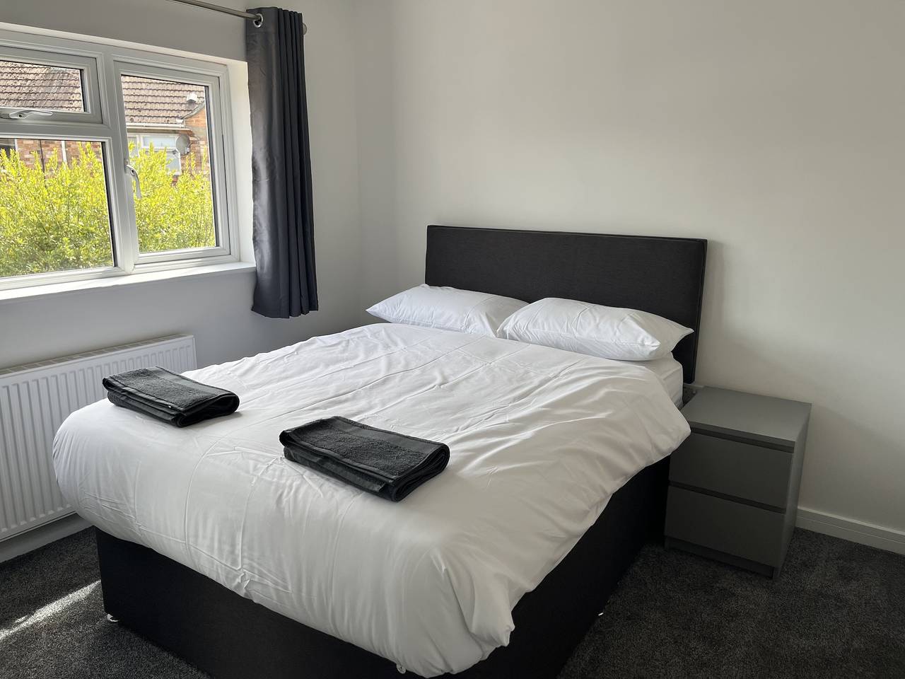 House - Sleeps 14, onsite parking & pets allowed in Poole, Südwestengland