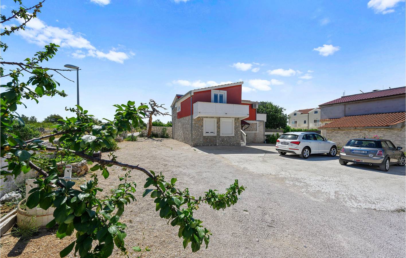 Gemütliche 170 m² große Wohnung mit Terrasse, Pool und WLAN, 1,5 km vom Strand entfernt in Vodice, Šibenik-Knin